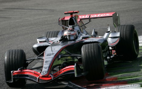 Kimi Raikkonen stoppede den helt store Ferrari-fest ved at tage sin 11. pole position på Monza